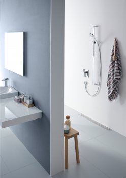 Ob neu geplant oder frisch renoviert – die bodenebene Design-Duschrinne ist zum festen Bestandteil der Badezimmer-Gestaltung geworden.
