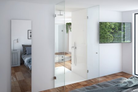 Vom Schlafzimmer aus erfolgt der Zutritt durch eine Duschabtrennung JOSEPHINE von glassdouche, Modell 130, ebenfalls zwei Türen, je 60 cm breit, deckenhoch.