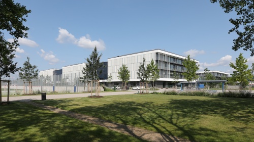 Der Bildungscampus auf dem Gelände des ehemaligen Flughafens Riem zählt zu den größten Schulbauprojekten der Stadt München.